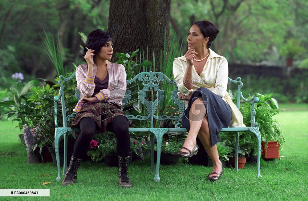 Charm School; Ninas Mal (2007)