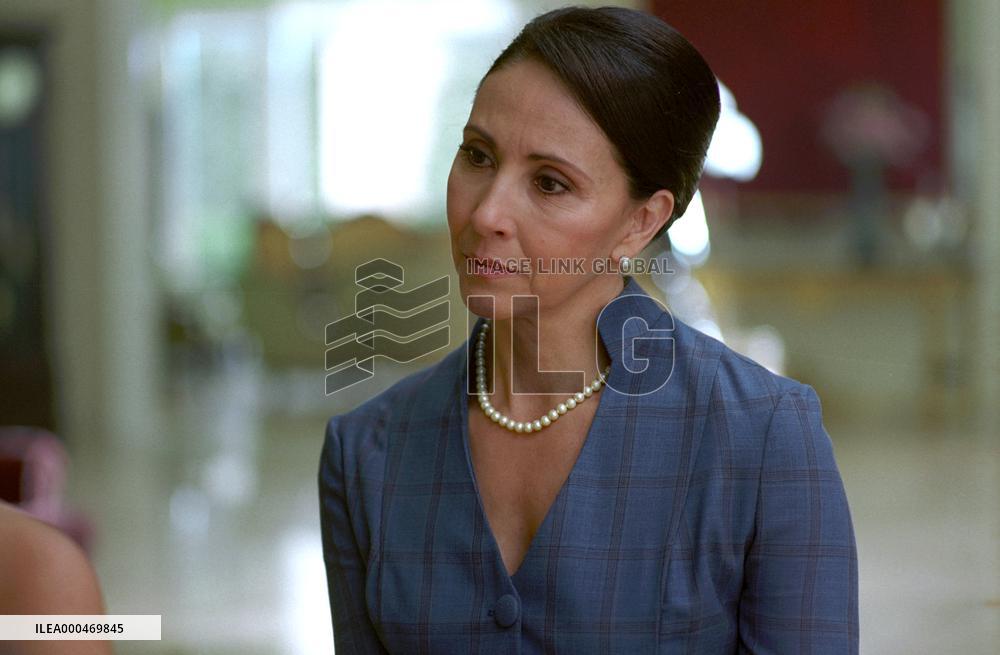 Charm School; Ninas Mal (2007)