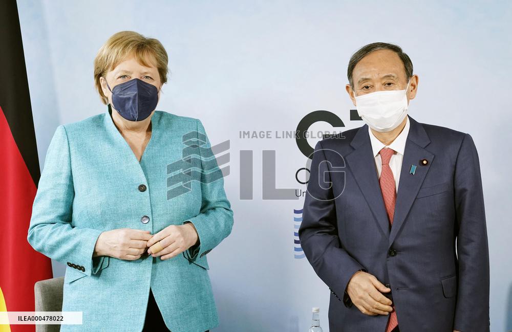 Japanese, German leaders meet in Britain