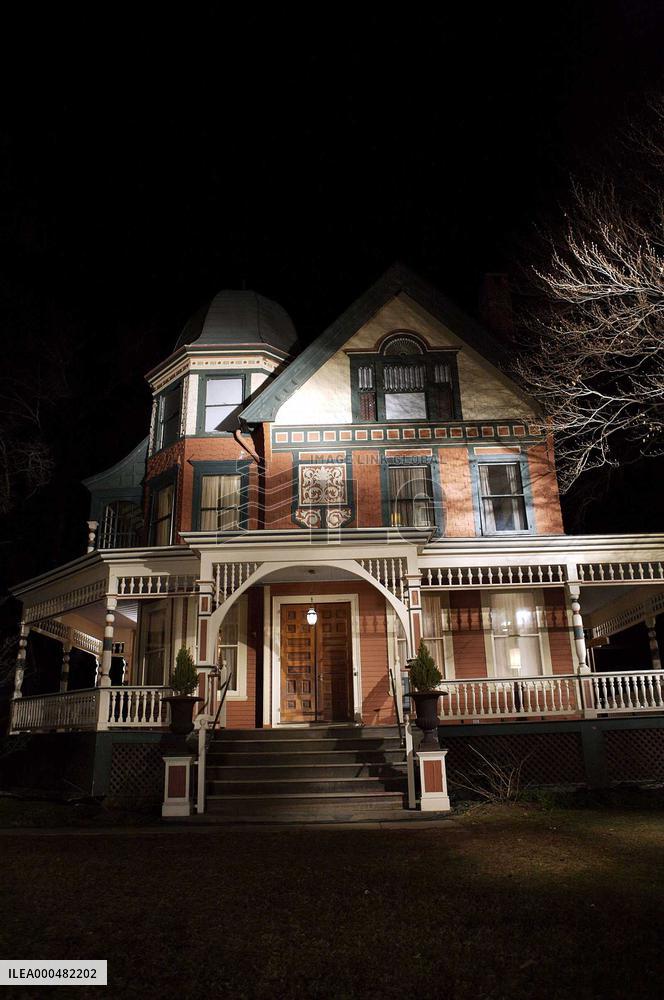 The House Of The Devil (2009)