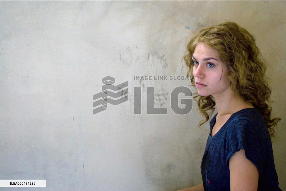 The Girl On The Train; La Fill (2009)