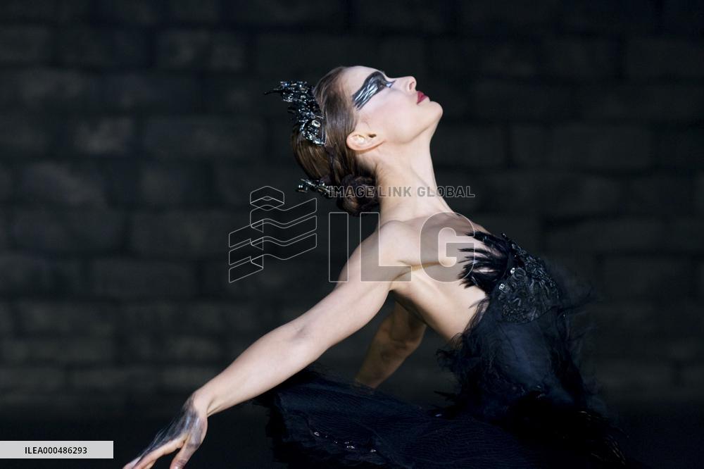 Black Swan (2010)