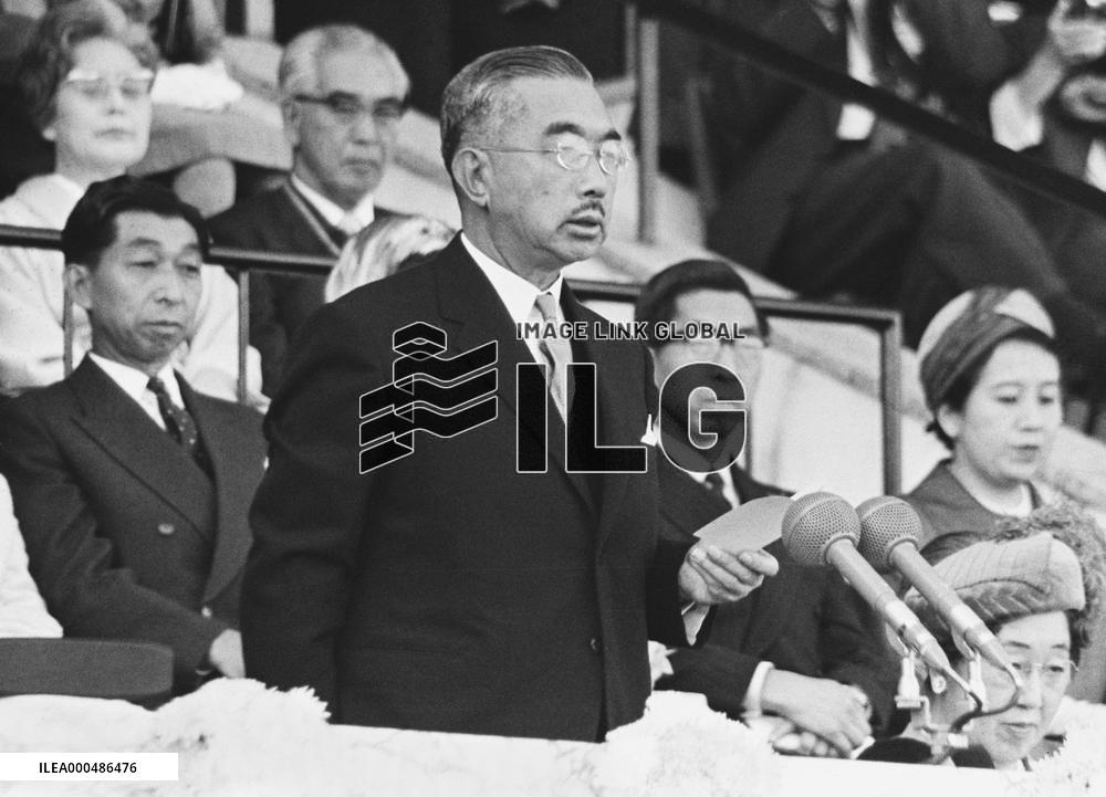 Japanese emperor at 1964 Tokyo Olympic opening ceremony