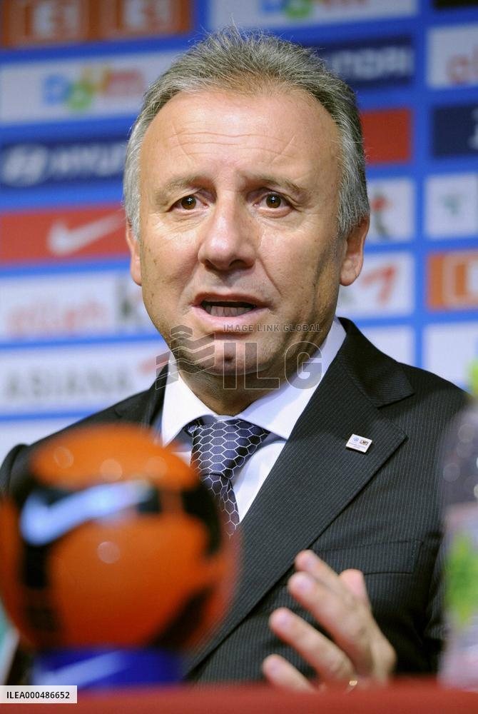 Zaccheroni at press conference
