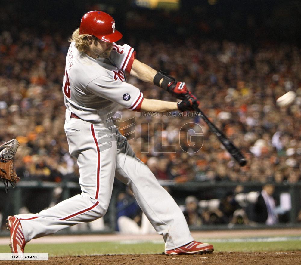 Phillies' Werth homers in Game 5