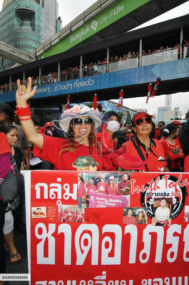 Thai demonstrators remember victims