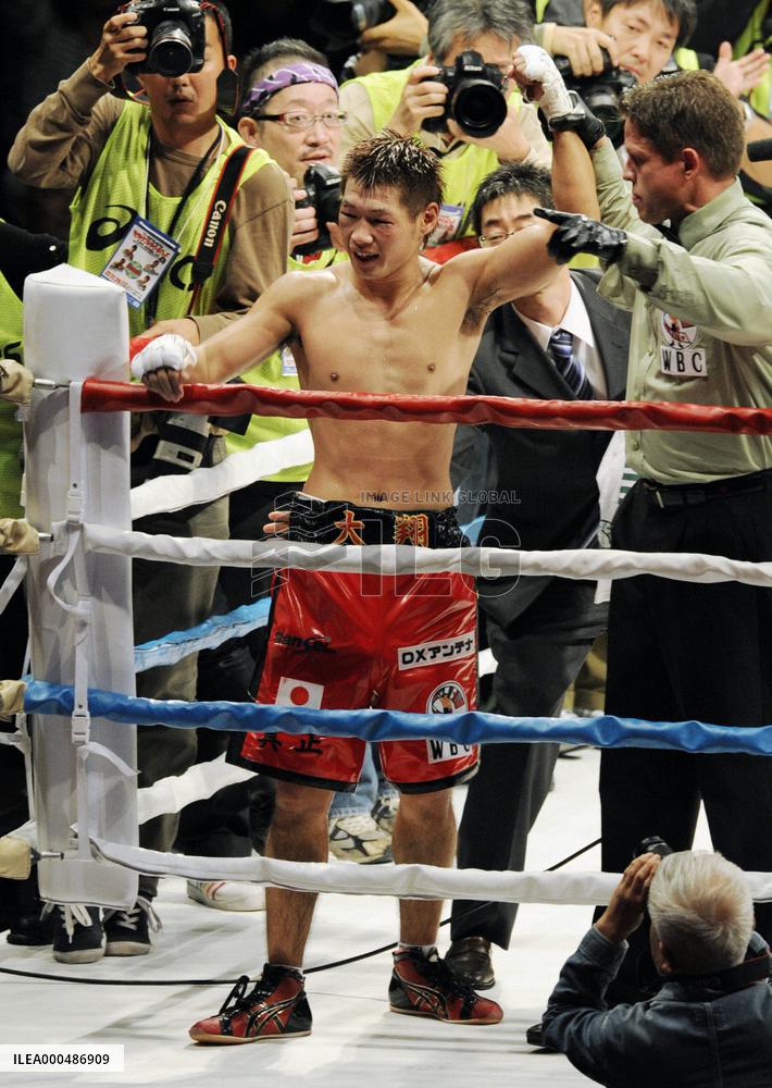 Hasegawa wins WBC featherweight title