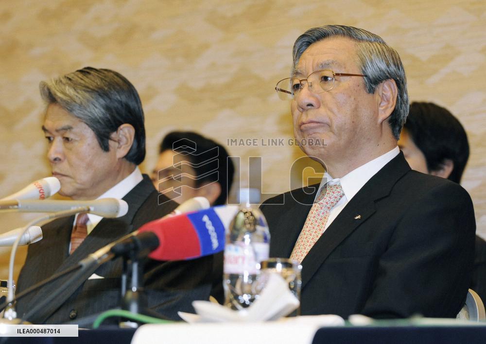 Japan Airlines files for court protection