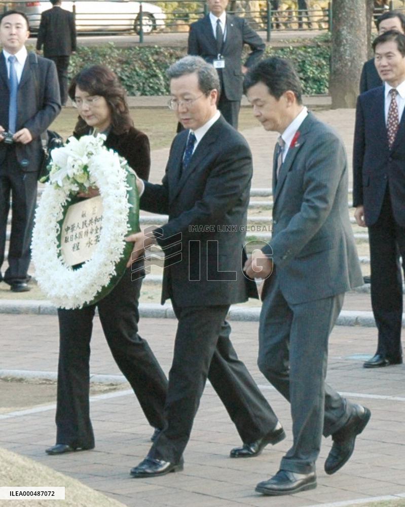 China ambassador visits Nagasaki
