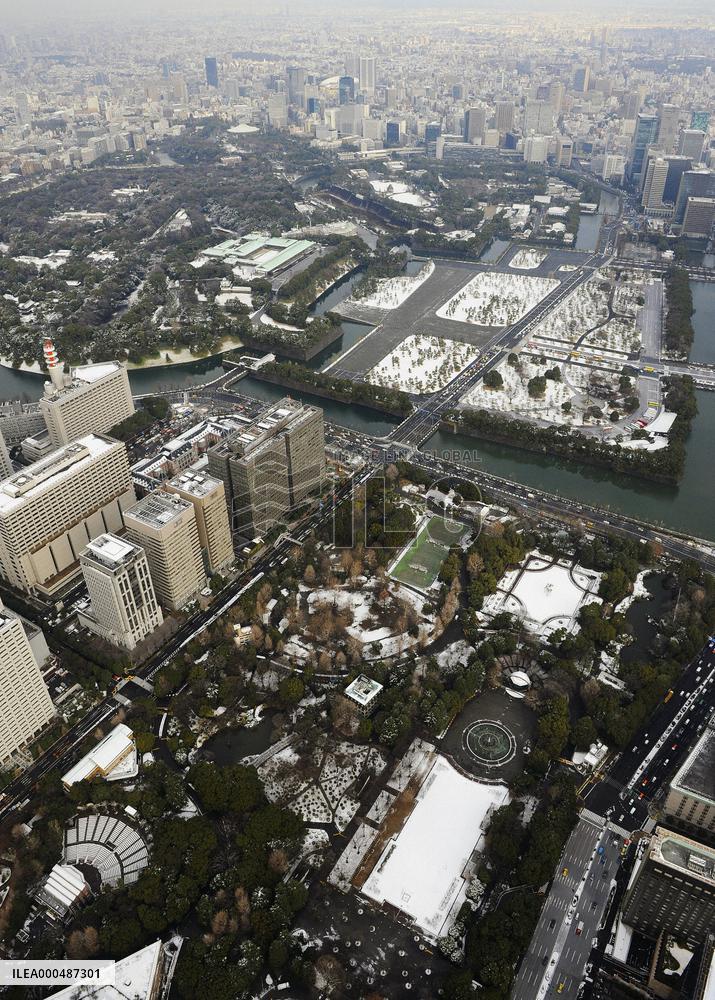 Season's first snow accumulation observed in downtown Tokyo
