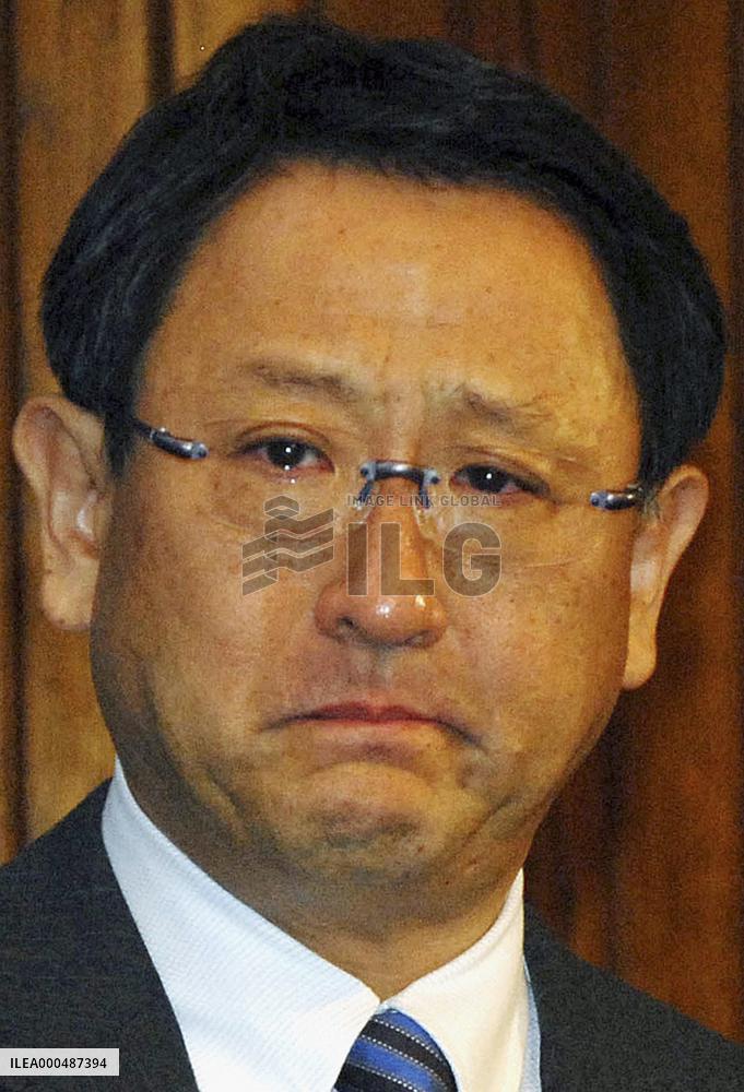 Toyota chief apologizes for recalls