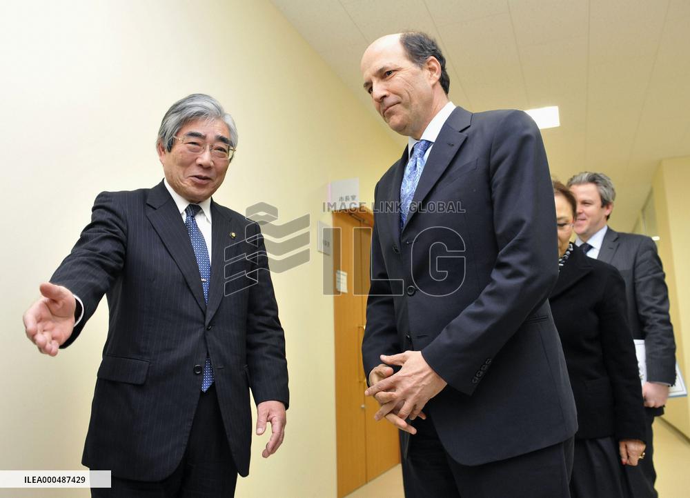 U.S. envoy Roos in Ishinomaki