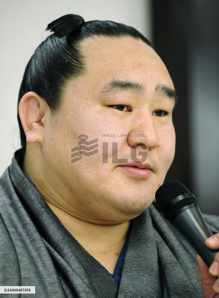 Scandal-tainted Asashoryu calls it quits