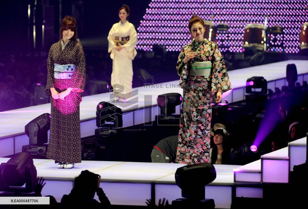 Models show kimono at Tokyo Girls Collection