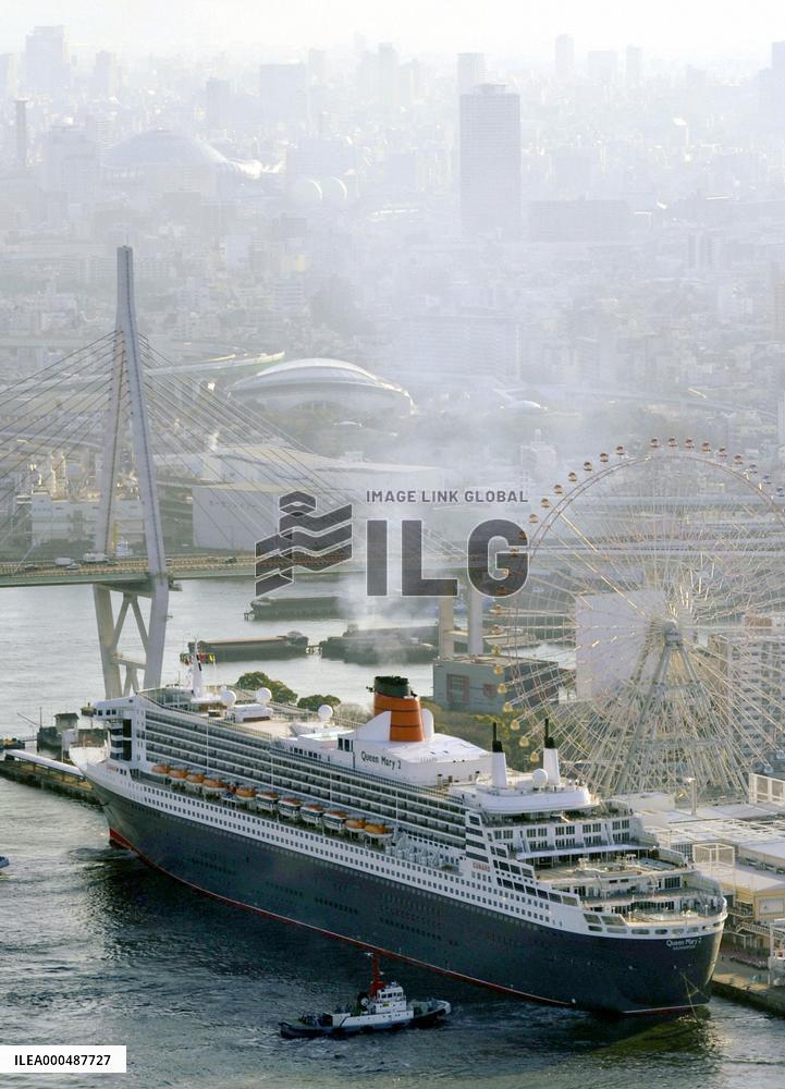Queen Mary 2 in Osaka