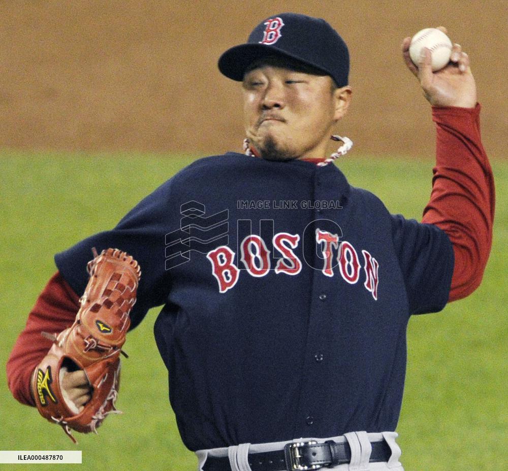 Red Sox reliever Okajima throws scoreless 9th against Tigers