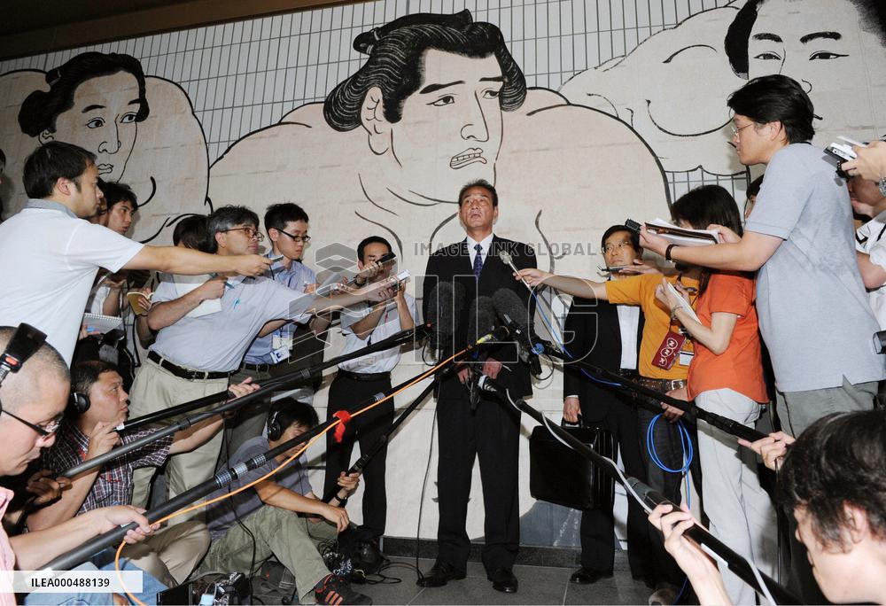 Stablemaster rents from man with alleged gangster links