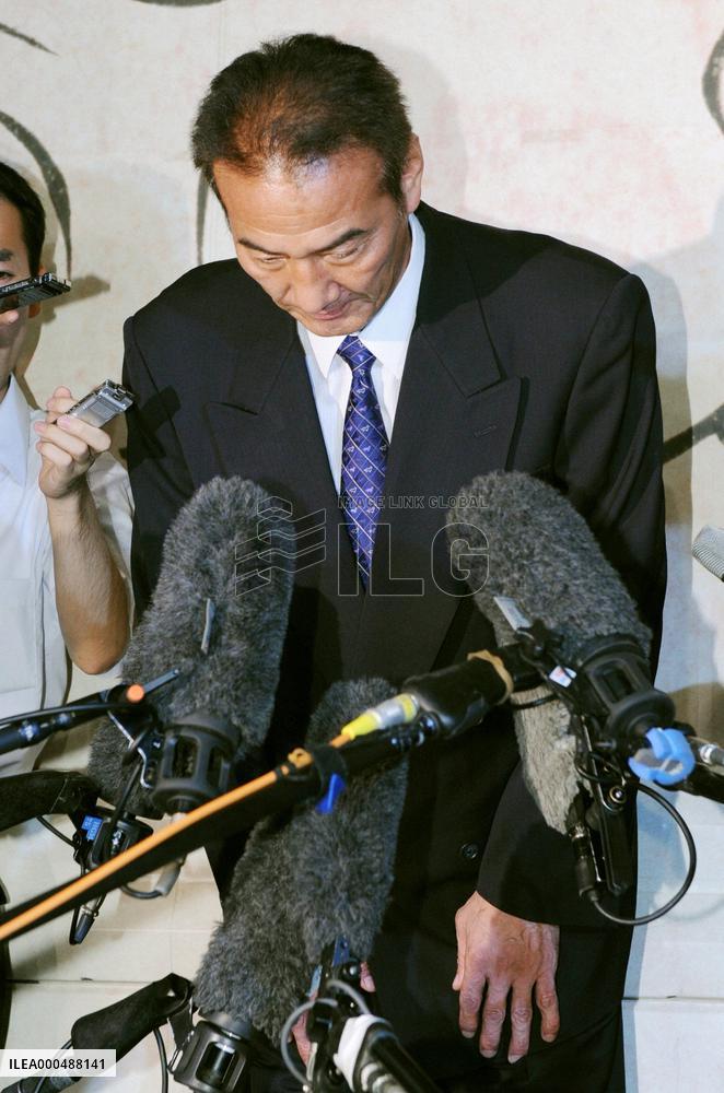 Stablemaster rents from man with alleged gangster links