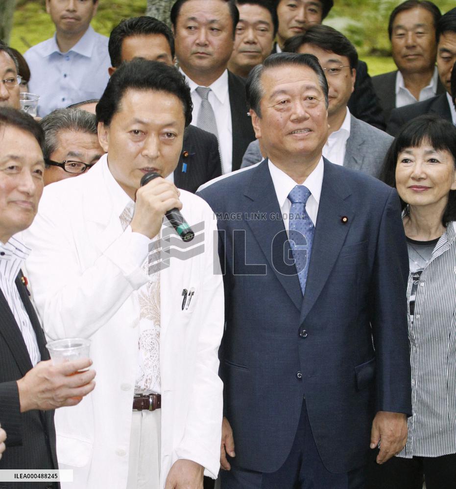 Ozawa considers whether to run in DPJ presidential election