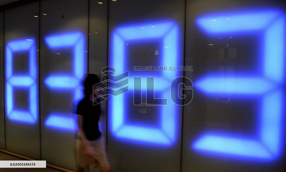 Dollar falls into 83 yen range