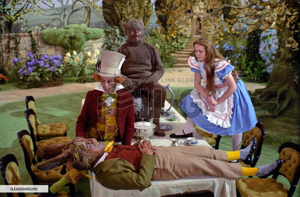 ALICE'S ADVENTURES IN WONDERLAND