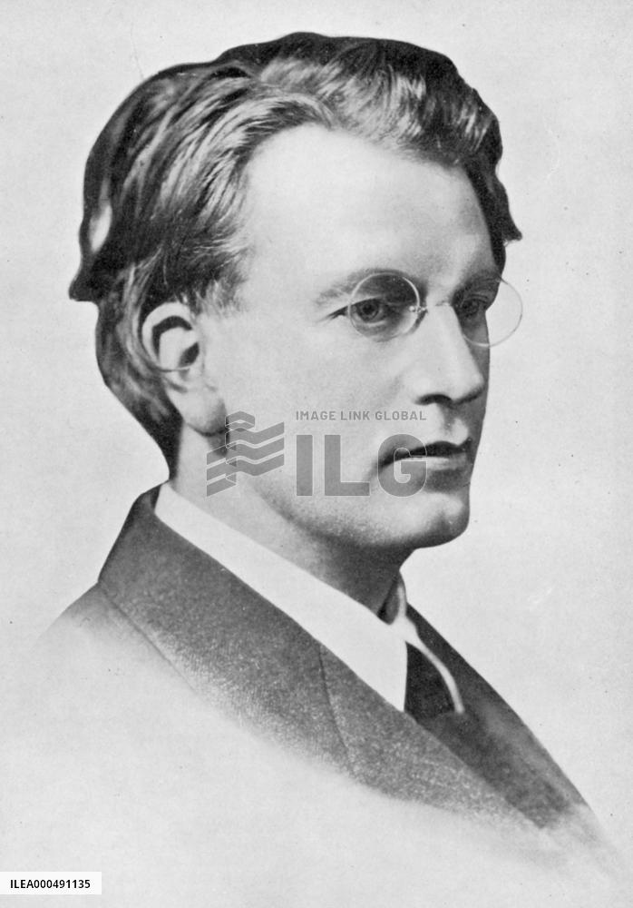 JOHN LOGIE BAIRD  Picture from the Ronald Grant Archive