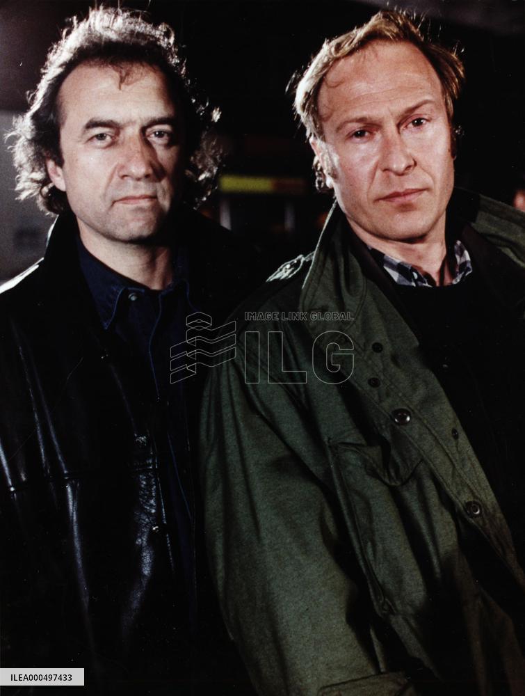 DANGERFIELD (TV) GEORGE IRVING (L); NIGEL LE VAILLANT (R)  P