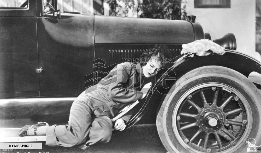 Viola Dana sleeping instead of polishing the car picture fro