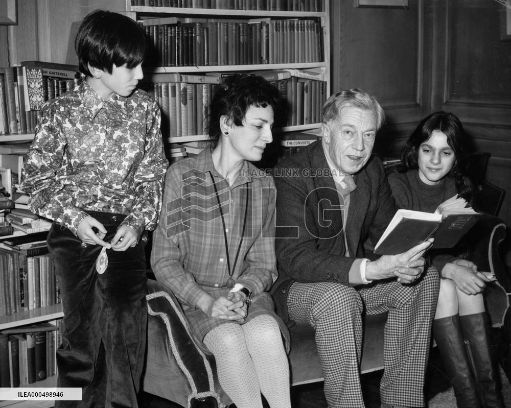 DANIEL DAY-LEWIS, JILL BALCON, CECIL DAY-LEWIS AND TAMASIN D