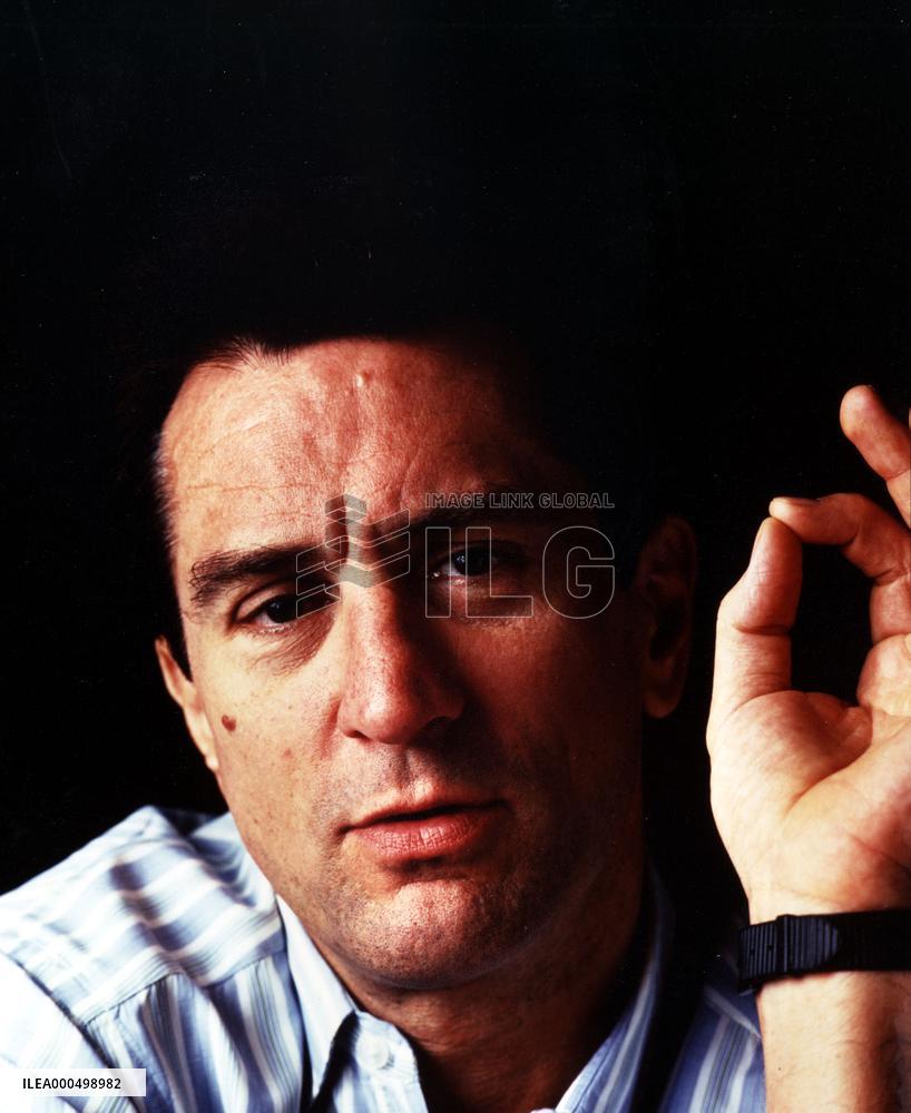 ROBERT DE NIRO