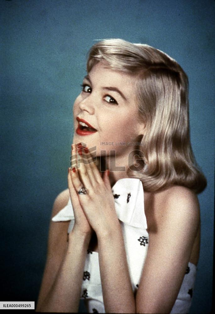 SANDRA DEE