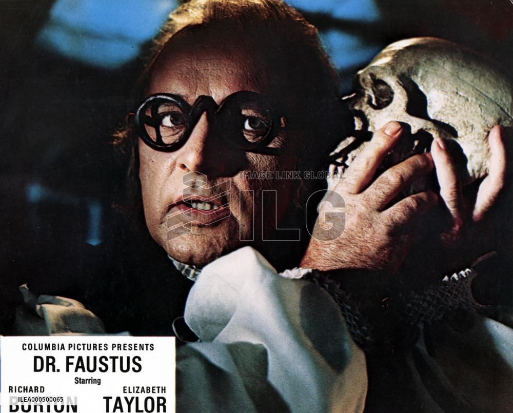 DOCTOR FAUSTUS (BR1967) Richard Burton as Doctor Faustus