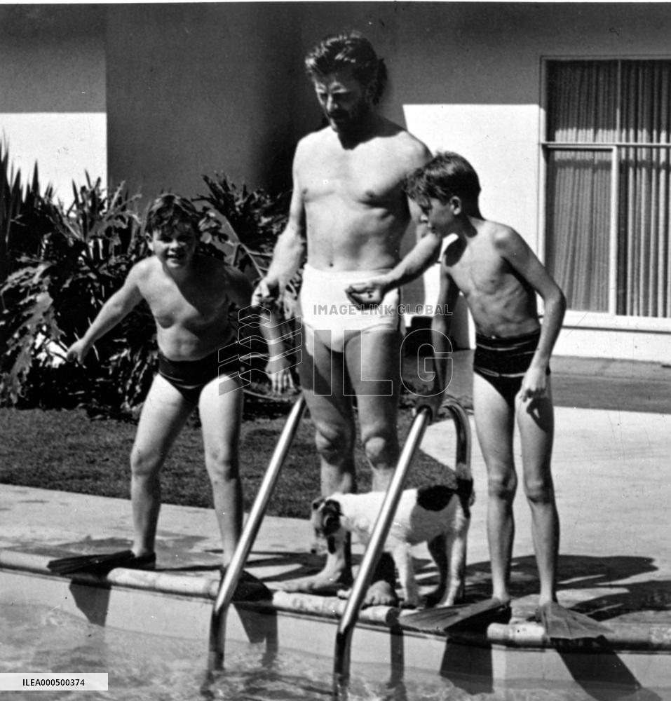 KIRK DOUGLAS WITH TWO OF HIS SONS