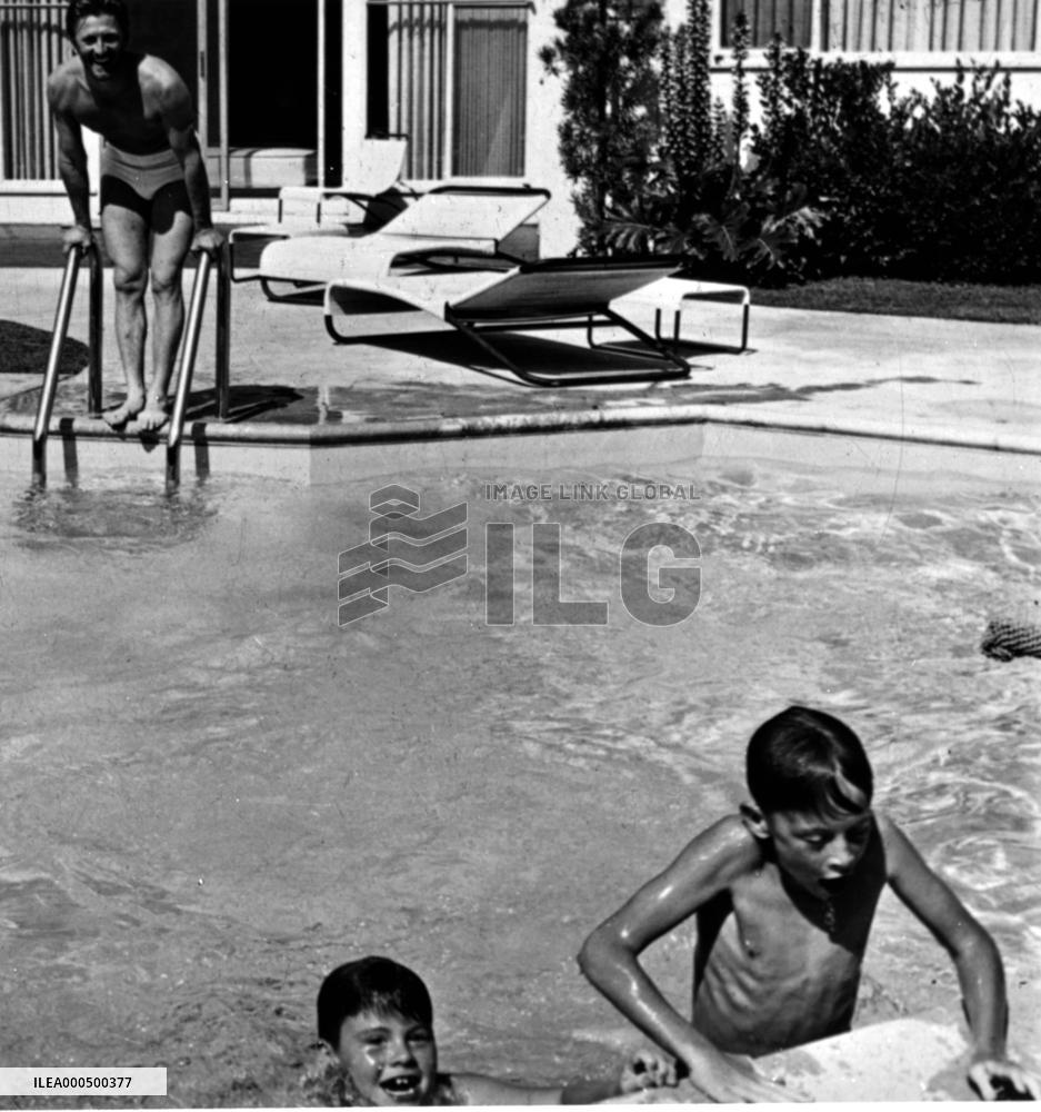 KIRK DOUGLAS WITH TWO OF HIS SONS