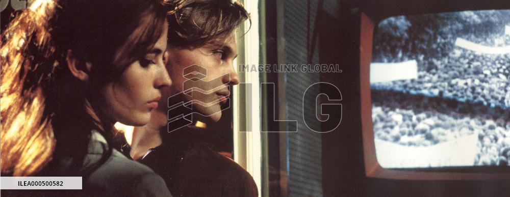 THE DREAMERS (IT/FR/BR/US 2003) DIRECTED BY BERNARDO BERTOLU