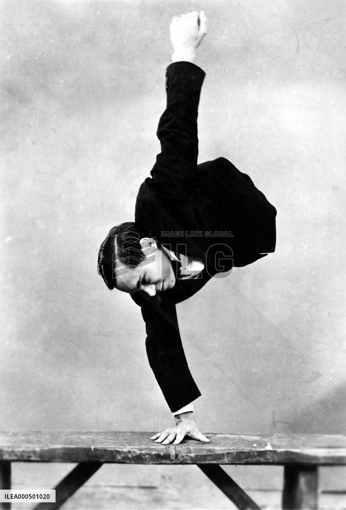 FREAKS (US1932) JOHNNY ECK AS HALF BOY