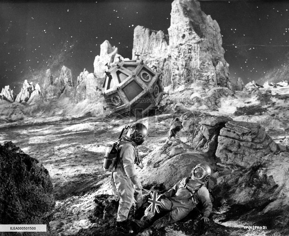 FIRST MEN IN THE MOON (BR1964) ALIEN LANDSCAPE
