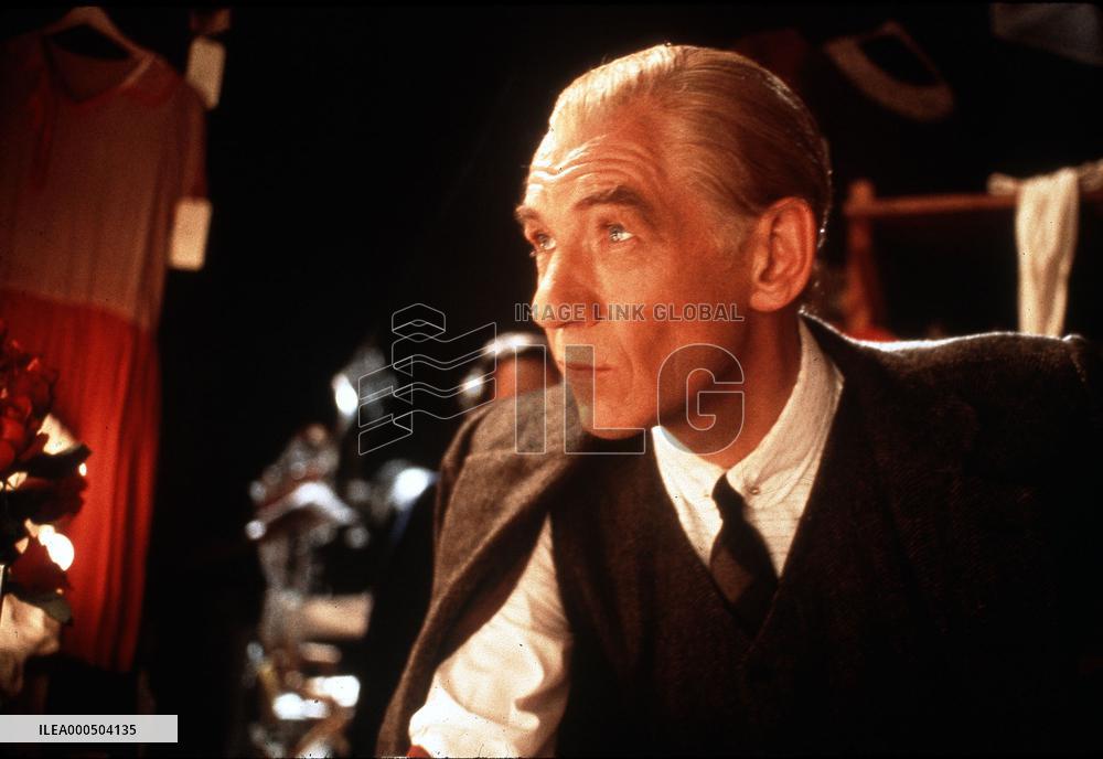 GODS AND MONSTERS (US/BR1998) IAN MCKELLEN AS JAMES WHALE