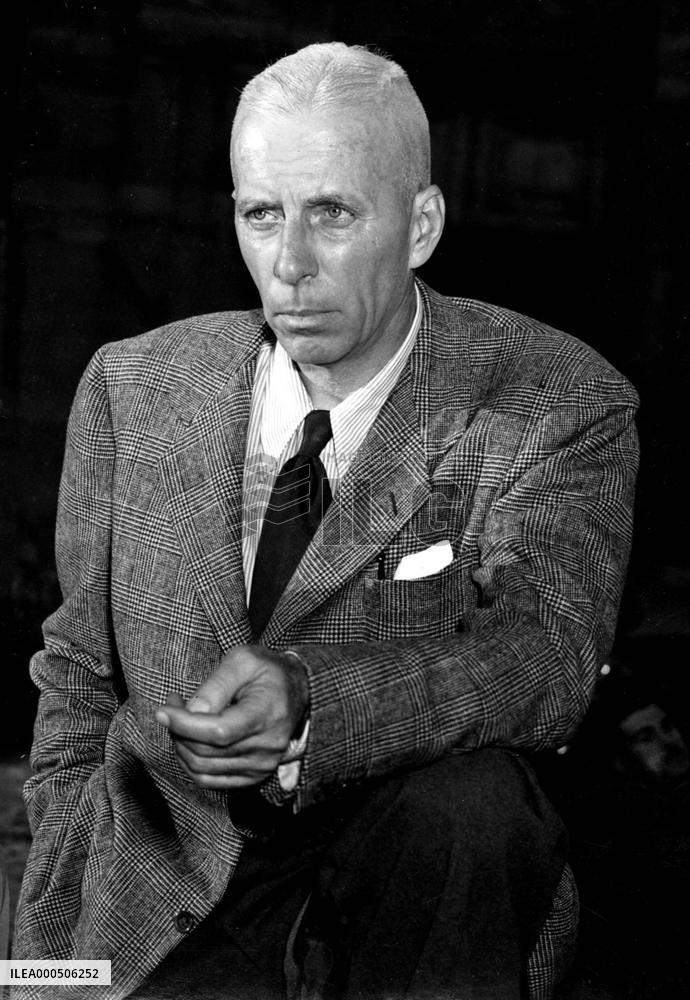 HOWARD HAWKS