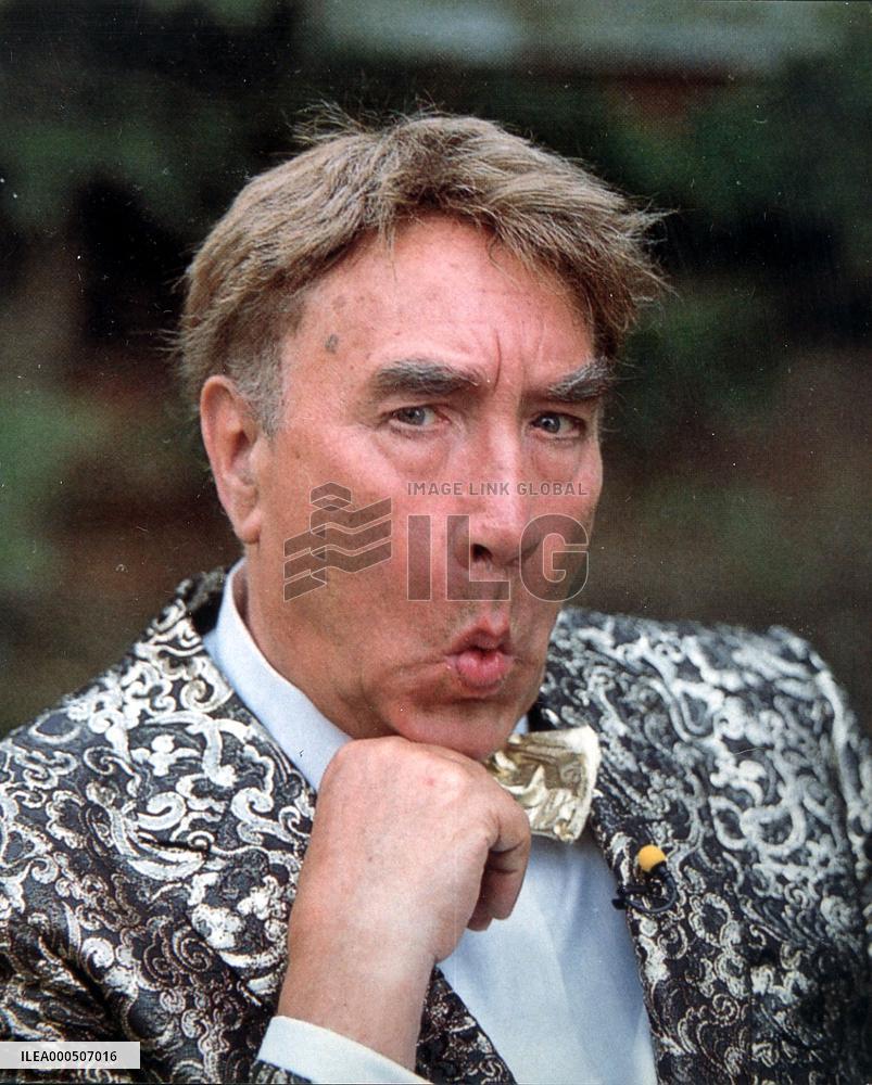 FRANKIE HOWERD