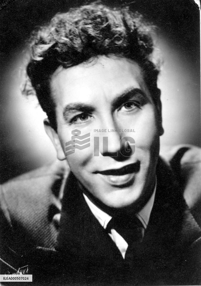 FRANKIE HOWERD