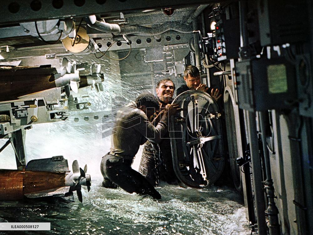 ICE STATION ZEBRA (US1968) JIM BROWN, ERNEST BORGNINE