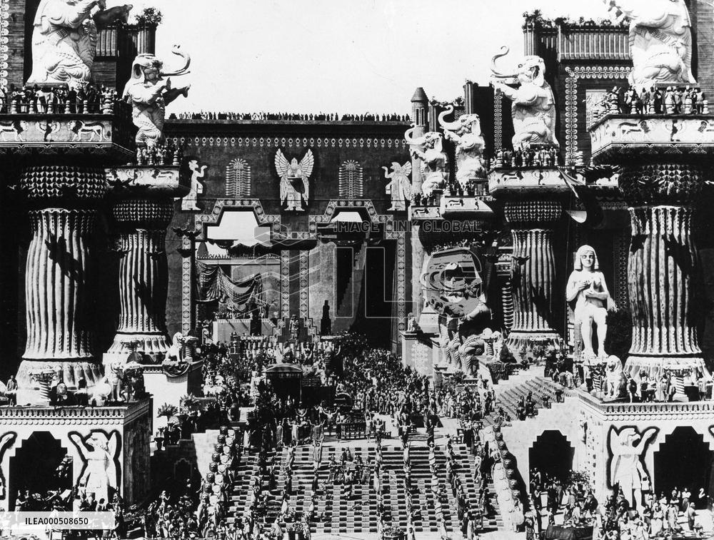 INTOLERANCE LOVES STRUGGLE THROUGH THE AGES