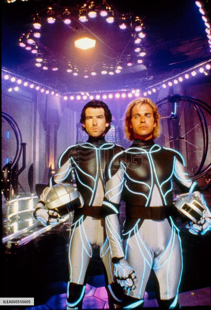 THE LAWNMOWER MAN ( UK/US/JAPAN 1992) PIERCE BROSNAN, left,