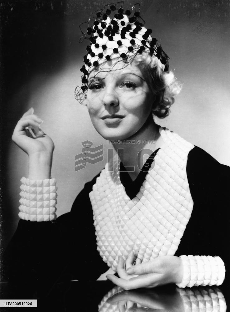 ANNA LEE