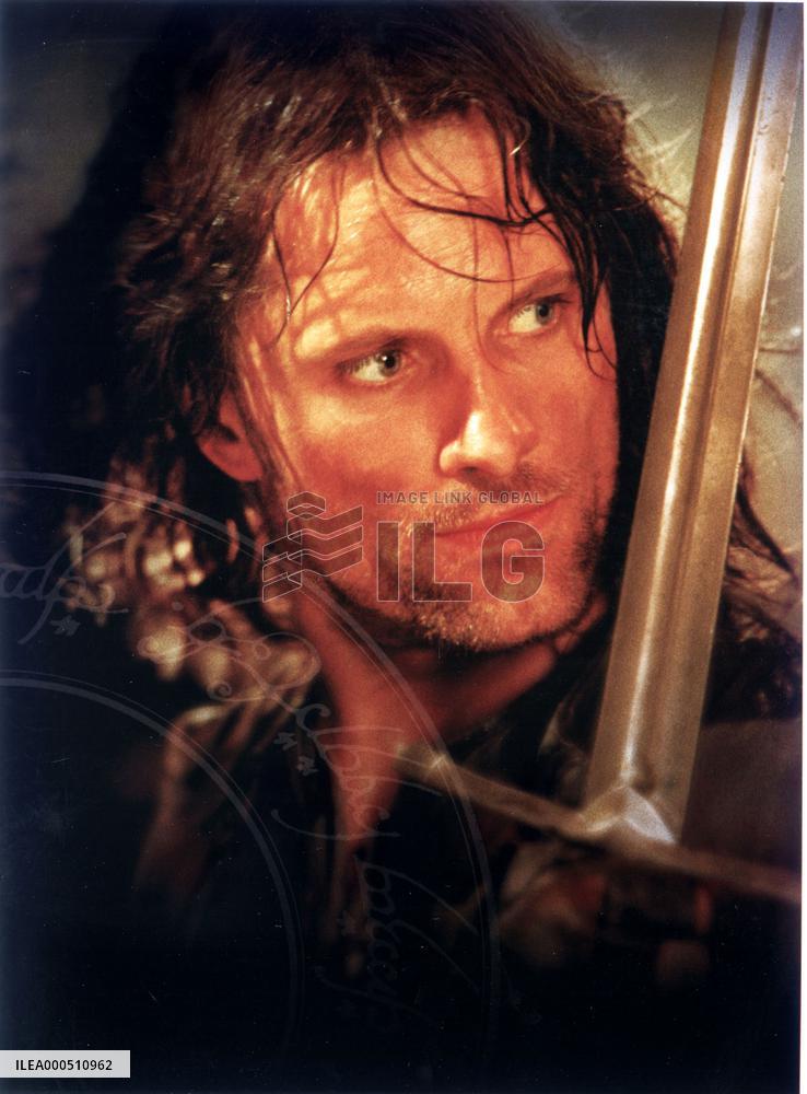 THE LORD OF THE RINGS: THE FELLOWSHIP OF THE RING