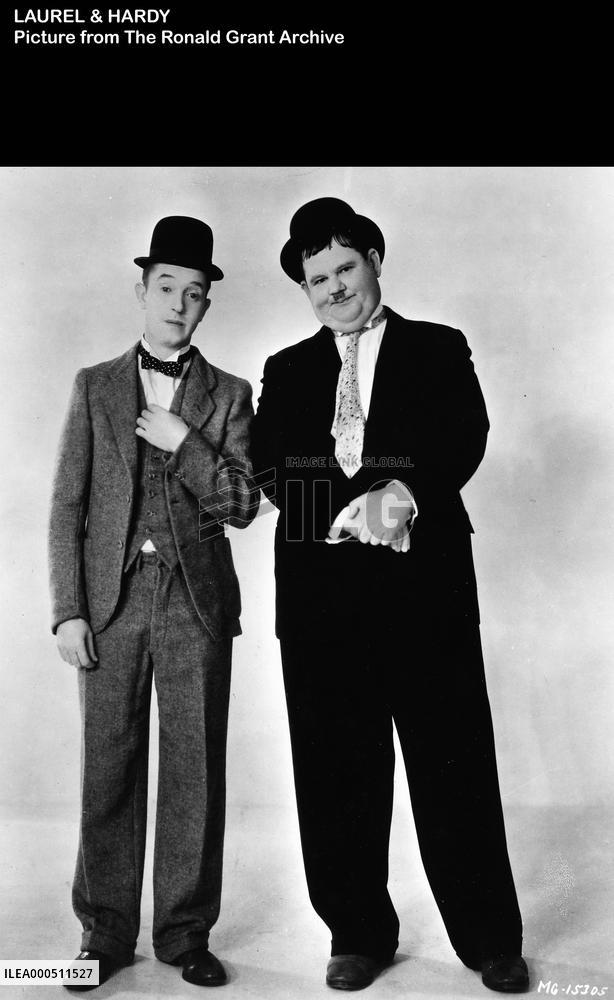 STANLEY LAUREL, OLIVER HARDY