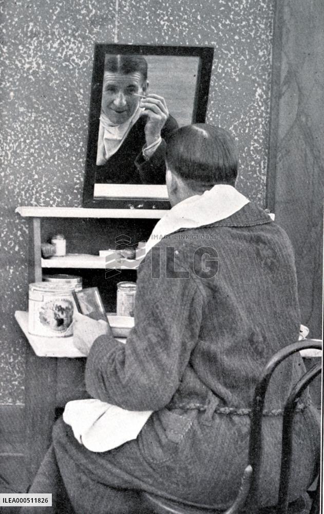 WORLD HEAVYWEIGHT BOXING CHAMPION JAMES J CORBETT PREPARING