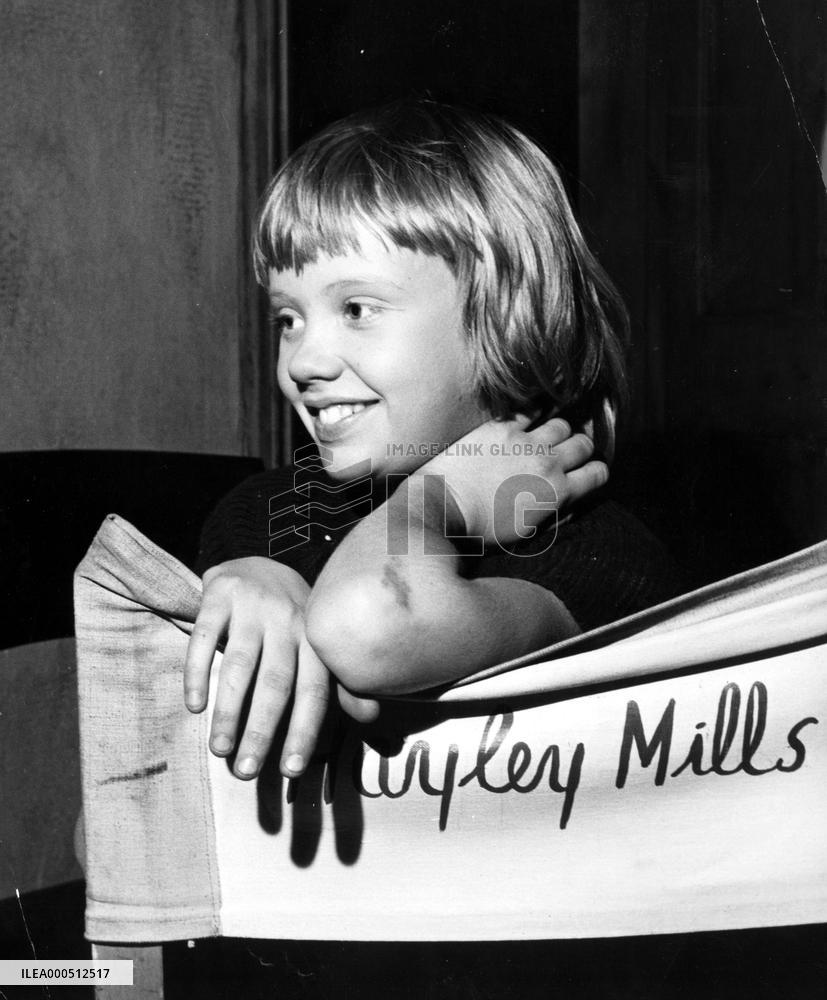 HAYLEY MILLS ON THE SET OF HER FIRST FILM 'TIGER BAY' IN 195