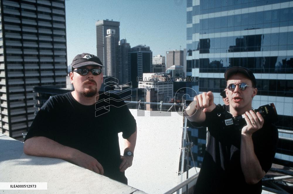 THE MATRIX (US1999) DIRECTORS, ANDY AND LARRY WACHOWSKI